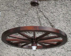 Lampa 1pkt na podstawie koła wozu 71cm