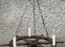 Lampa 3pkt ze świeczkami na podstawie koła sterowego 68cm